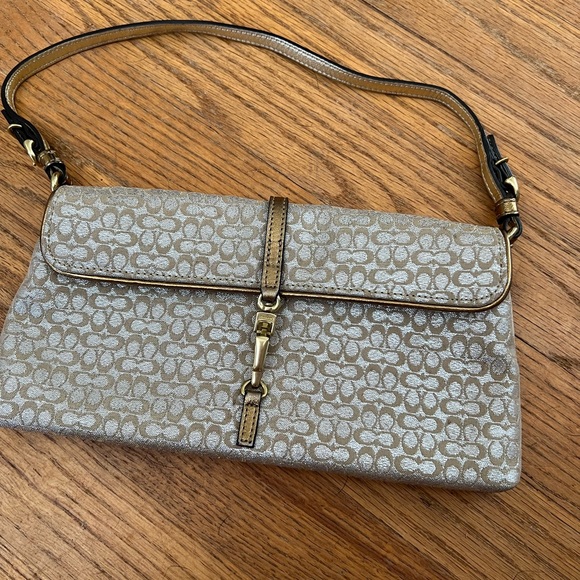 Coach baguette - Picture 2 of 5